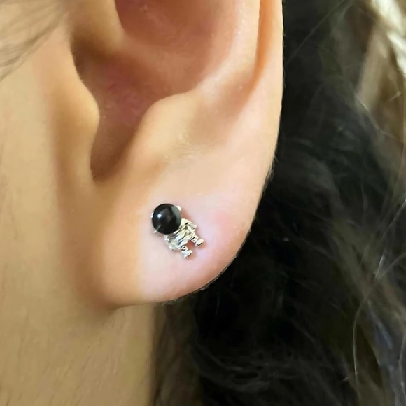 Dainty Unisex Astronaut & Planet Stud Earrings Best Friend Gift 🪐 - Picture 10 of 10